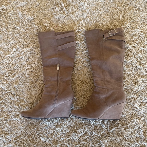 Jessica Simpson Wedge Heel Boots Tan Faux Suede Zipper and Strap Detail 8 M - Picture 5 of 8